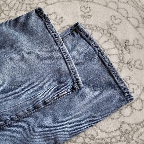 Hollister Ultra High Rise Embroidered Dad Jeans Size 1R/25 Women's Juniors - Picture 10 of 16